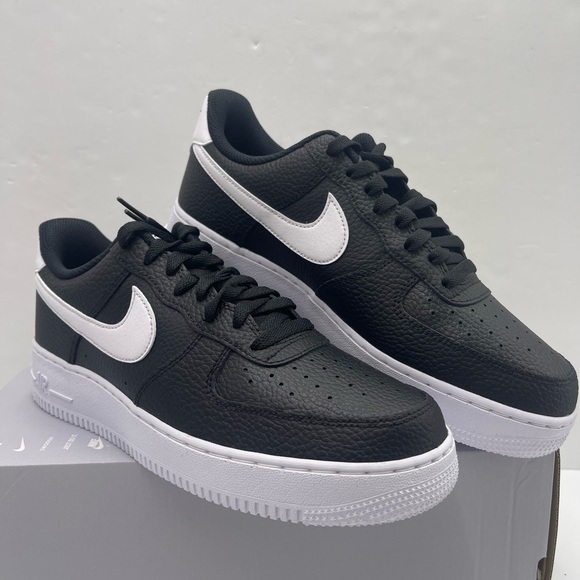 Nike Men’s AIR FORCE 1'07
BLACK/WHITE
NOIR/BLANC CT2302 002 Platform Sneakers - Picture 13 of 16